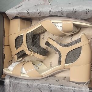 Ecco Tan Leather Sandal 2.25” Block Heel Ankle Strap 41 US 10-10.5‎ New w/ box